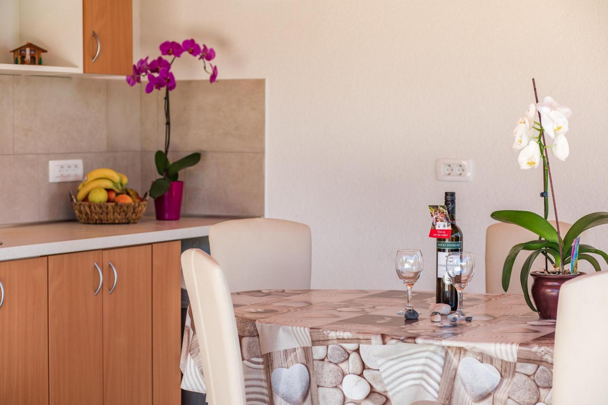 Apartmani Katica Povile Exterior foto